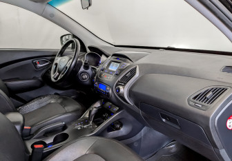 Подержанный автомобиль Hyundai ix35 2013 года (10 фото)
