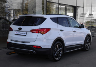 Подержанный автомобиль Hyundai Santa Fe 2012 года (5 фото)