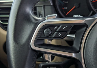 Подержанный автомобиль Porsche Macan 2021 года (30 фото)