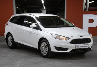 Подержанный автомобиль Ford Focus Wagon 2017 года (3 фото)