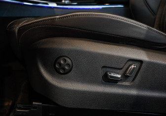 Подержанный автомобиль Hongqi HS5 2024 года (19 фото)