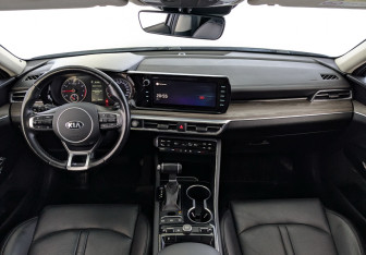 Подержанный автомобиль Kia K5 2020 года (27 фото)