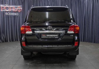 Подержанный автомобиль Toyota Land Cruiser Suv 2012 года (6 фото)
