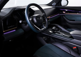 Подержанный автомобиль Geely Monjaro 2023 года (15 фото)