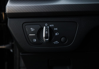 Подержанный автомобиль Audi Q5 2023 года (19 фото)