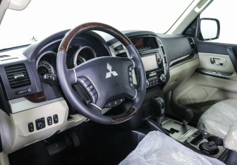 Подержанный автомобиль Mitsubishi Pajero 2021 года (7 фото)