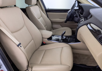 Подержанный автомобиль BMW X3 2015 года (24 фото)