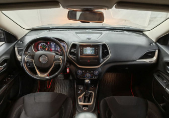 Подержанный автомобиль Jeep Cherokee 2014 года (11 фото)