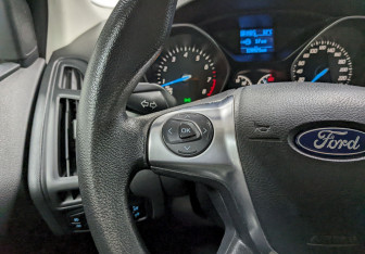 Подержанный автомобиль Ford Focus Hatchback 2012 года (25 фото)