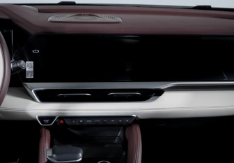 Подержанный автомобиль Geely Monjaro 2023 года (13 фото)