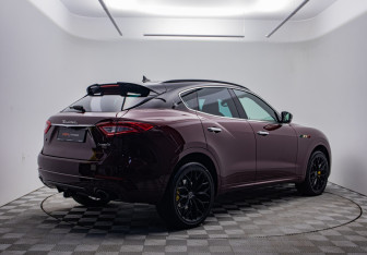 Подержанный автомобиль Maserati Levante 2017 года (5 фото)
