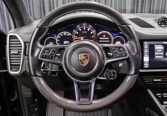 Подержанный автомобиль Porsche Cayenne 2019 года (17 фото)