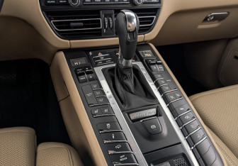 Подержанный автомобиль Porsche Macan 2021 года (30 фото)