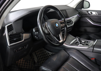 Подержанный автомобиль BMW X5 2019 года (12 фото)