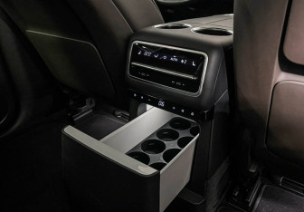 Подержанный автомобиль LiXiang L9 2023 года (22 фото)