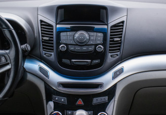 Подержанный автомобиль Chevrolet Orlando 2012 года (15 фото)