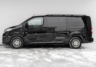 Подержанный автомобиль Peugeot Traveller 2022 года (8 фото)