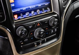 Подержанный автомобиль Jeep Grand Cherokee 2013 года (18 фото)