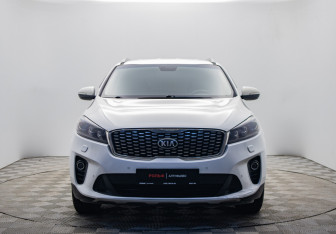 Подержанный автомобиль Kia Sorento 2018 года (8 фото)