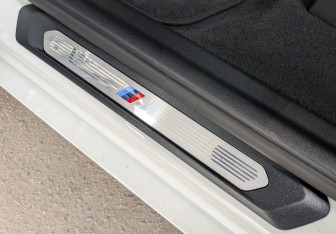 Подержанный автомобиль BMW X4 2023 года (17 фото)