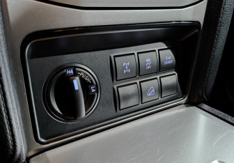 Подержанный автомобиль Toyota Land Cruiser Prado 2019 года (27 фото)