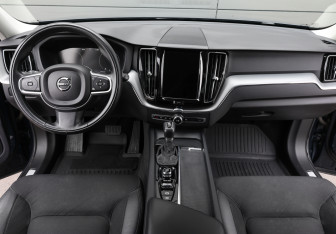 Подержанный автомобиль Volvo XC60 2021 года (13 фото)