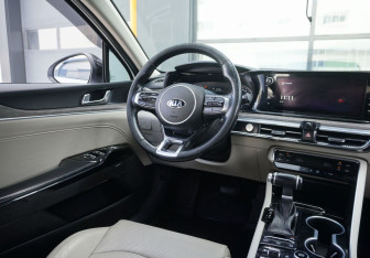 Подержанный автомобиль Kia K5 2020 года (14 фото)
