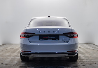 Подержанный автомобиль Skoda Superb Liftback 2024 года (4 фото)