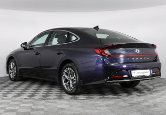 Подержанный автомобиль Hyundai Sonata 2021 года (7 фото)