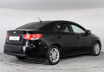 Подержанный автомобиль Kia Cerato Sedan 2011 года (3 фото)