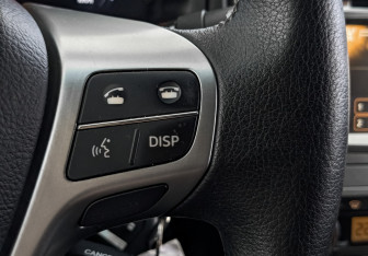 Подержанный автомобиль Toyota Avensis Sedan 2012 года (28 фото)
