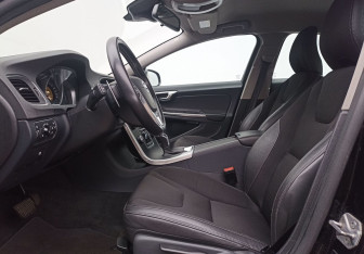 Подержанный автомобиль Volvo S60 2016 года (10 фото)