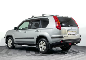Подержанный автомобиль Nissan X-Trail 2009 года (7 фото)