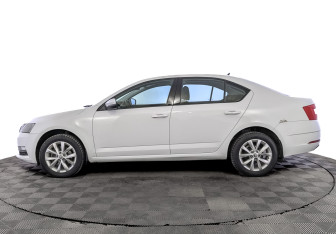Подержанный автомобиль Skoda Octavia Liftback 2019 года (8 фото)