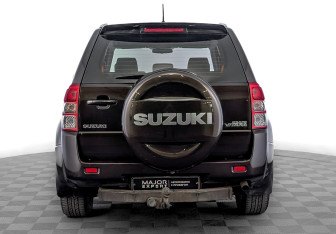 Подержанный автомобиль Suzuki Grand Vitara 2015 года (6 фото)