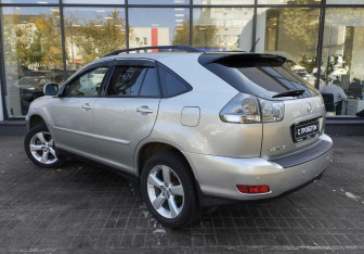 Подержанный автомобиль Lexus RX 2006 года (6 фото)