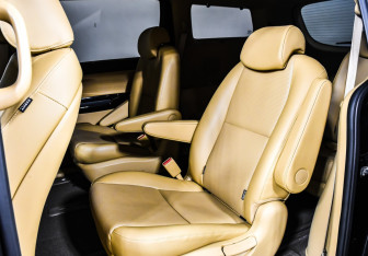 Подержанный автомобиль Kia Carnival 2018 года (13 фото)