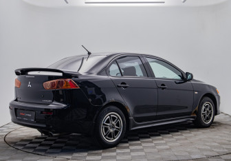 Подержанный автомобиль Mitsubishi Lancer Sedan 2008 года (5 фото)