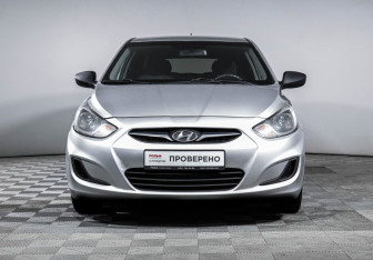 Подержанный автомобиль Hyundai Solaris Hatchback 2014 года (2 фото)