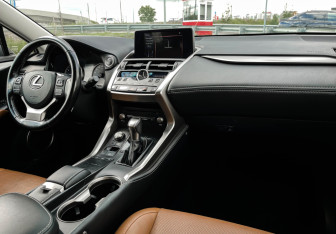 Подержанный автомобиль Lexus NX 2018 года (9 фото)
