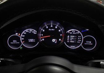 Подержанный автомобиль Porsche Cayenne 2020 года (13 фото)