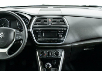 Подержанный автомобиль Suzuki SX4 Hatchback 2019 года (8 фото)