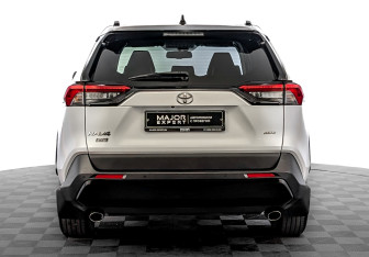 Подержанный автомобиль Toyota RAV4 2021 года (6 фото)
