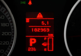Подержанный автомобиль Citroen C-Crosser 2008 года (15 фото)
