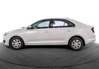 Подержанный автомобиль Skoda Rapid Liftback 2019 года (8 фото)