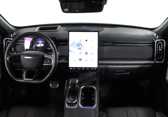 Подержанный автомобиль Jaecoo J7 2024 года (12 фото)