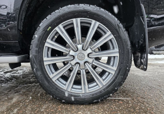 Подержанный автомобиль Toyota Land Cruiser Prado 2017 года (20 фото)