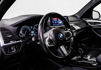 Подержанный автомобиль BMW X3 2019 года (12 фото)