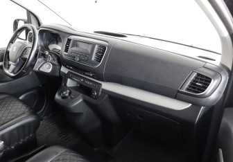Подержанный автомобиль Peugeot Traveller 2019 года (8 фото)