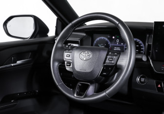 Подержанный автомобиль Toyota Camry Sedan 2024 года (17 фото)